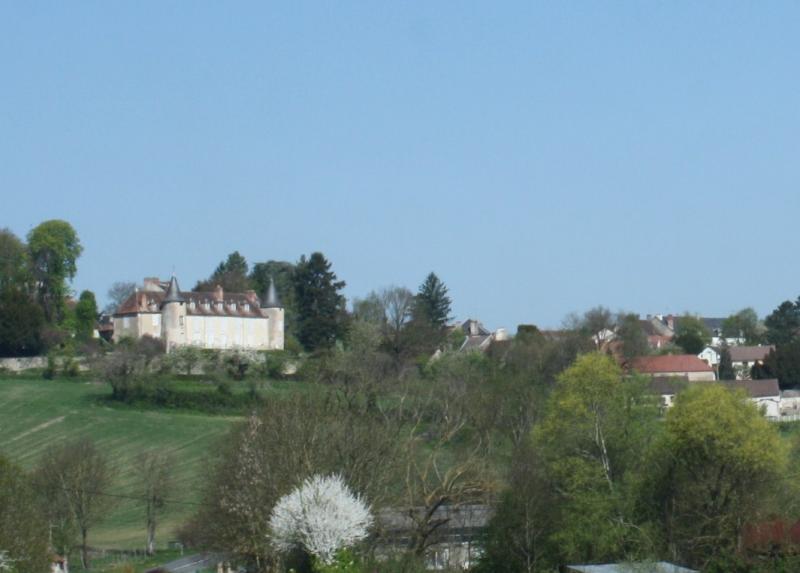 Le village et le château.