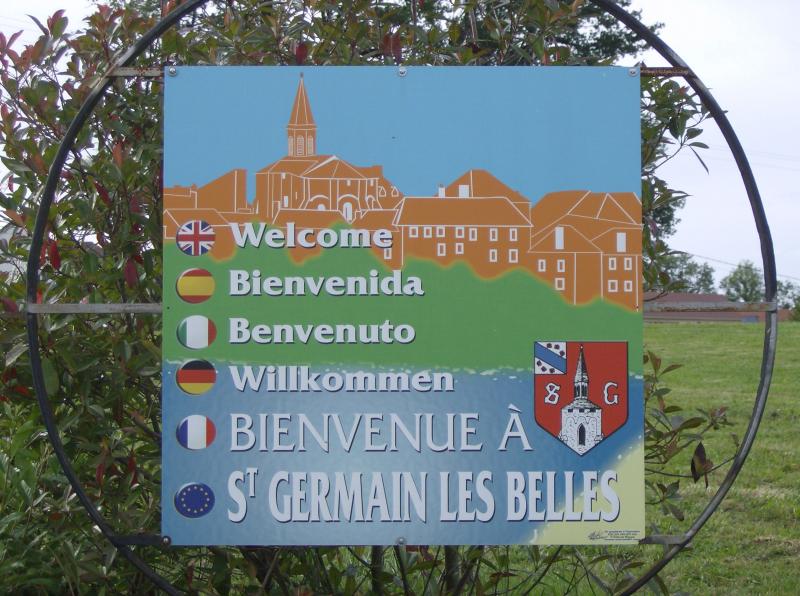 Saint-Germain-les-Belles: panneau d'accueil.