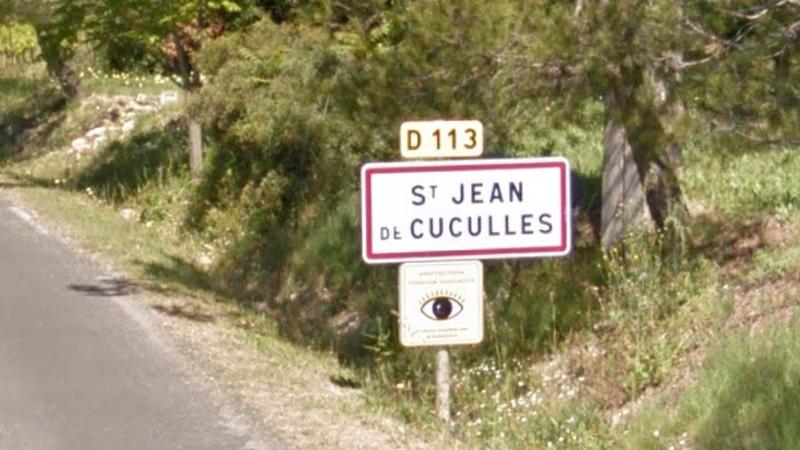 Panneau d'entrée du village de Saint-Jean-de-Cuculles, dans le département de l'Hérault en région Occitanie, France.