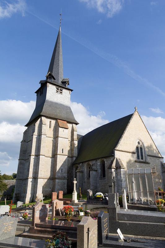 L'église Saint-Julien à Saint-Julien-sur-Calonne, dans le département du Calvados.