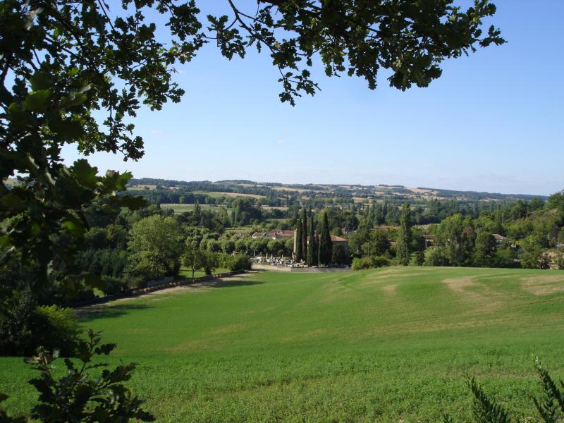 Vue du village depuis les coteaux.