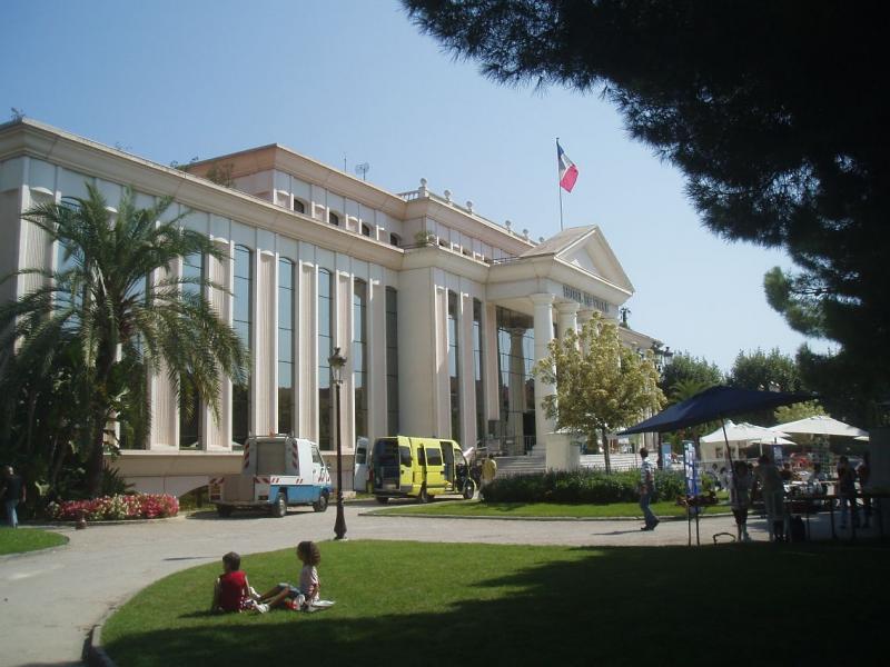 Photo de l' hôtel de ville de Saint-Laurent-du-Var en région Provence-Alpes-Côte d'Azur.