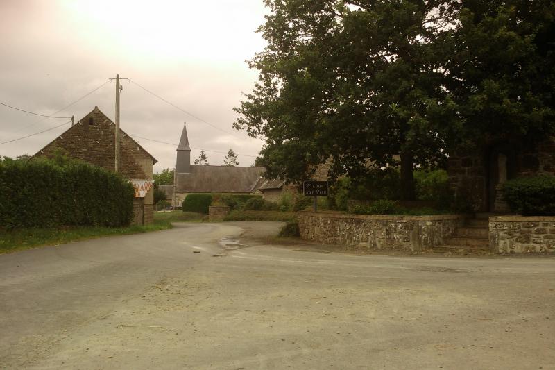 Entrée sud du village de Saint-Louet-sur-Vire, dans le département de la Manche.
