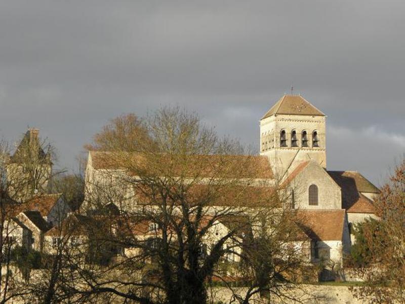  Village et priorale de Saint-Loup-de-Naud.