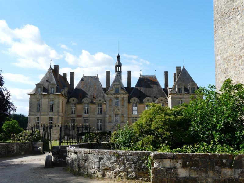 Le château de Saint-Loup-sur-Thouet.