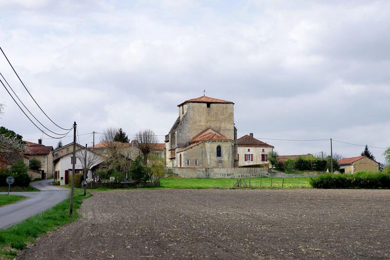 Saint-Martial vu du sud-est, dans le département de la Charente.