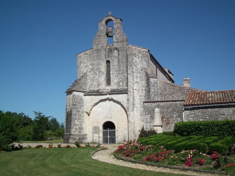 L'église romane de Saint-Martial-de-Vitaterne.