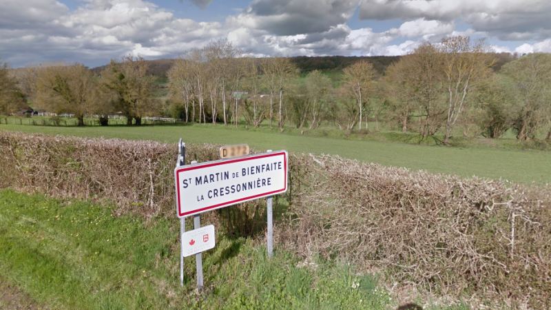 Le panneau d'entrée de la commune de Saint-Martin-de-Bienfaite-la-Cressonnière