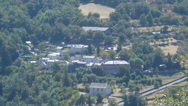 Le village vu depuis le col de Malhaussette.