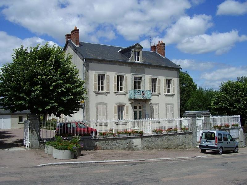  Mairie de Saint-Martin-du-Puy, dans le département de la Nièvre.