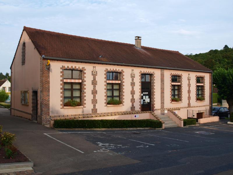 Photo de la mairie de Saint-Martin-du-Tertre, en région Bourgogne-Franche-Comté.