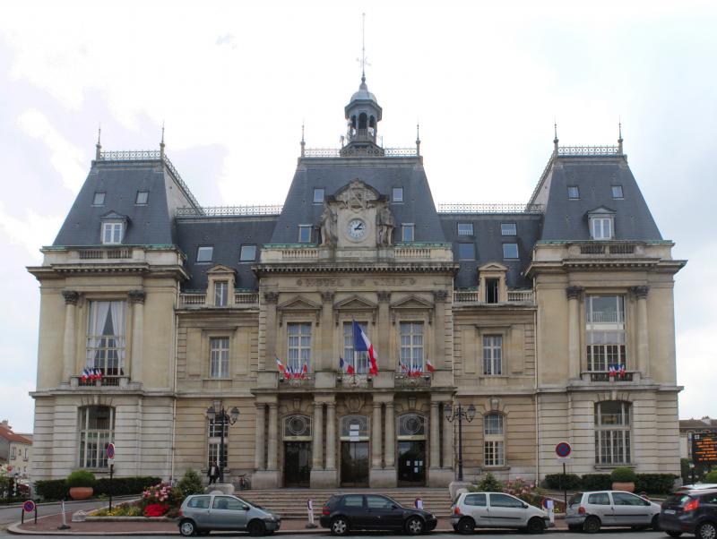 L'hôtel de ville de Saint-Maur-des-Fossés, dans le département du Val-de-Marne, en région Île-de-France