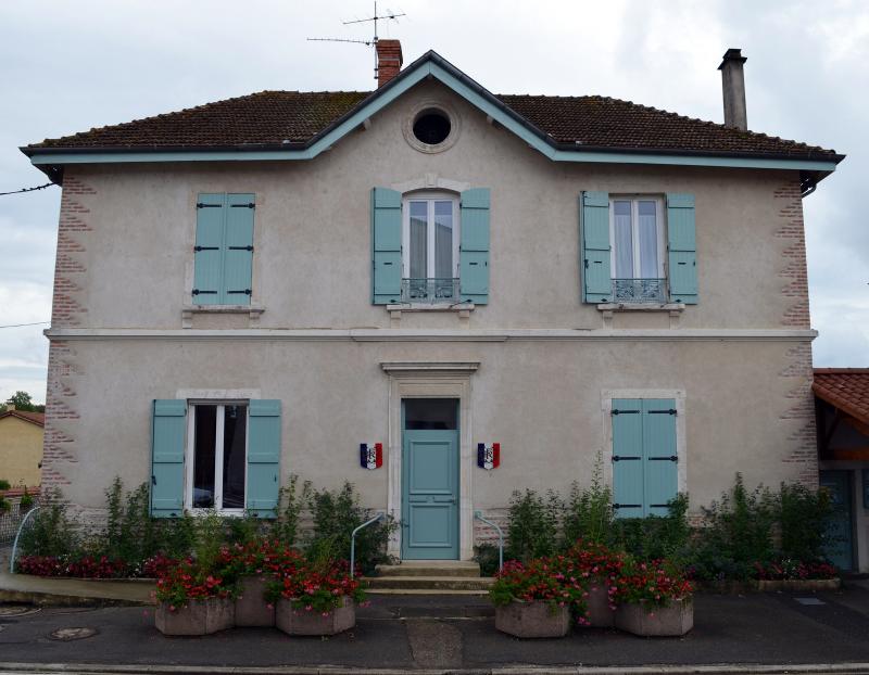  La mairie de Saint-Nizier-le-Désert.