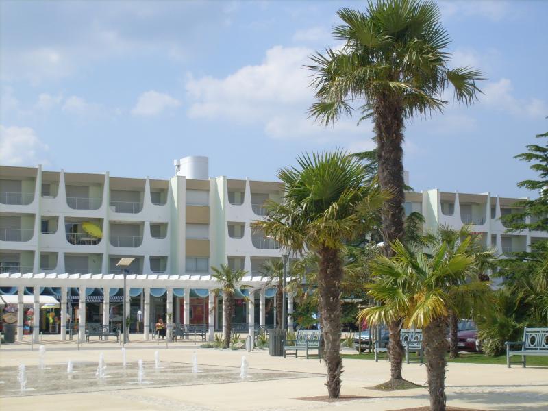 La place du Commerce, au cœur de la ville.