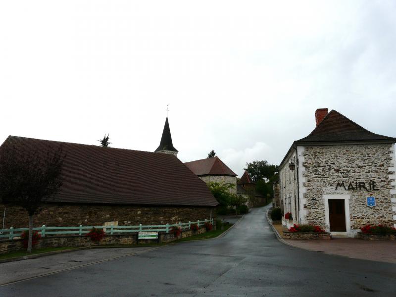 Le bourg de Saint-Pierre-de-Frugie.