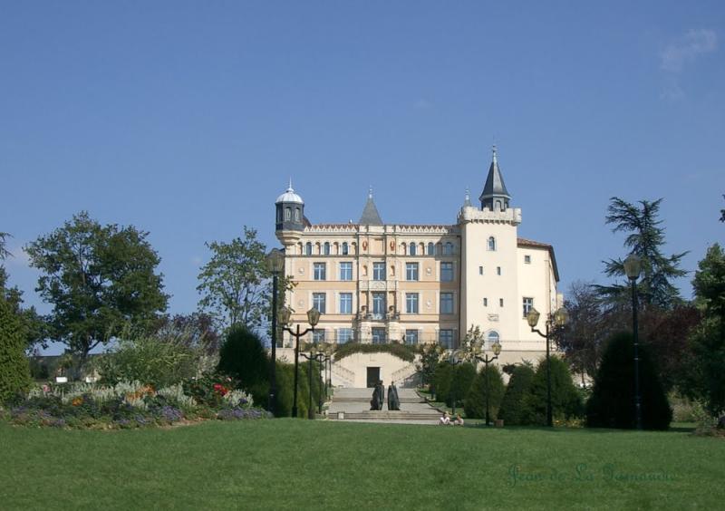 Photo du château de Saint-Priest, en région Auvergne-Rhône-Alpes. 