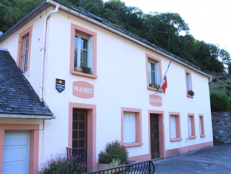 La mairie de Saligos dans le département des Hautes-Pyrénées en région Occitanie, France