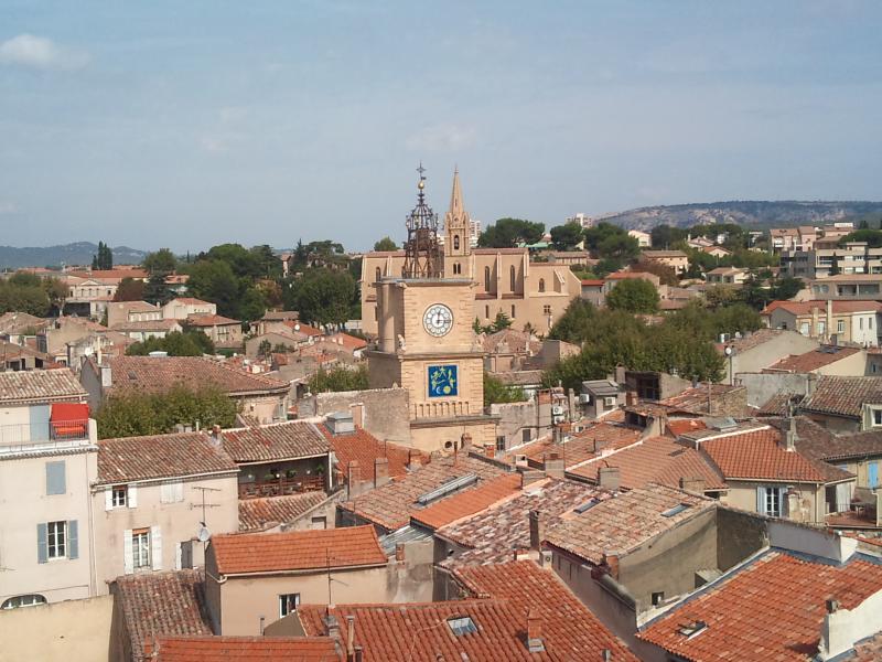 Photo du point de vue culminant depuis le Château de l'Emperi, en région Provence-Alpes-Côte d'Azur. 