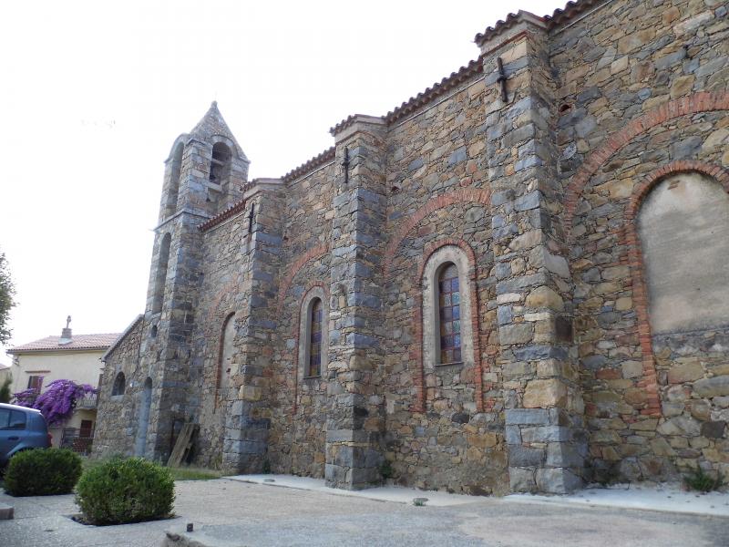  L'église de Sari.