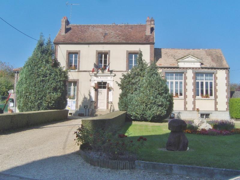  Mairie-école de Savigny-sur-Clairis.