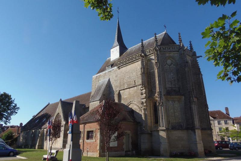 L'église Saint-André à Exmes, dans la commune de Gouffern en Auge, dans le département de l'Orne.