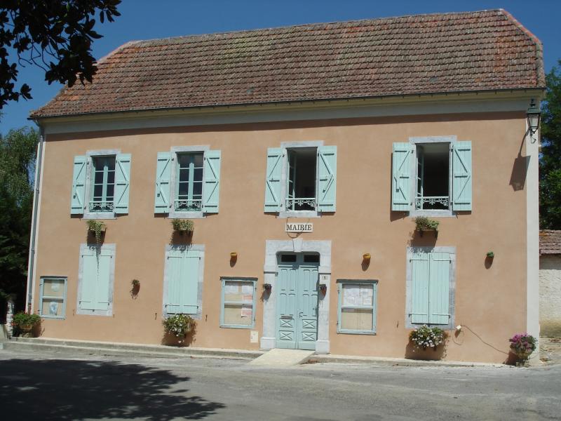 Mairie de Sombrun. 