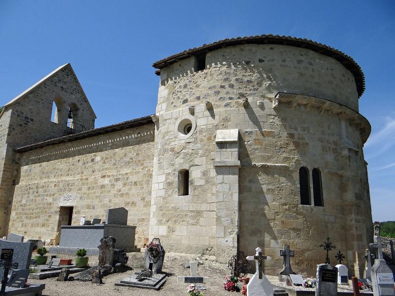  Vue d'ensemble de l'église Saint-Barthélemy de Gueyze, à Sos, dans le département du Lot-et-Garonne.