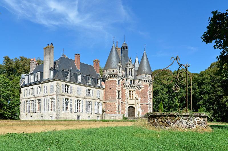  Le château de Saint-Agil, à Couëtron-au-Perche, dans le département du Loir-et-Cher.