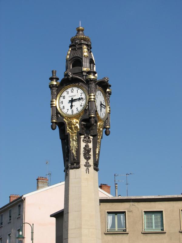 Horloge de Tassin-la-Demi-Lune.