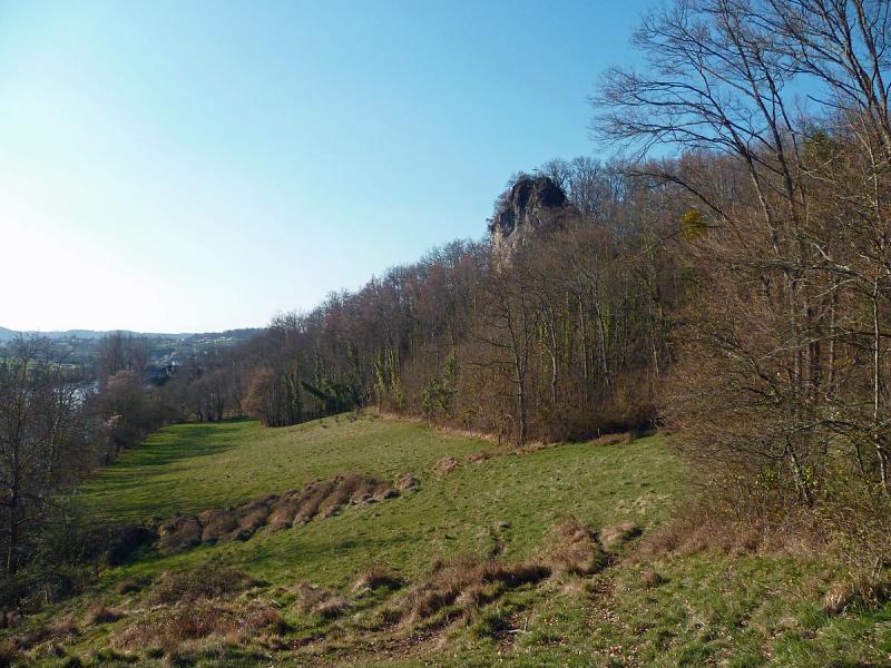  Le rocher de Roquelaure à Taurignan-Vieux, dans le département de l'Ariège.
