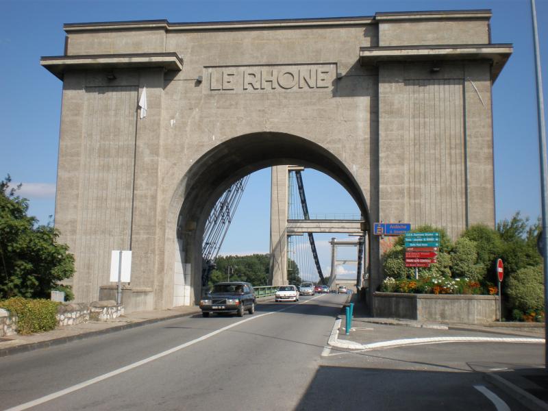 Entrée du pont sur le Rhône, direction Montélimar.
