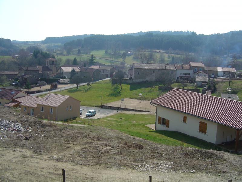 Centre du village de Thiolières, dans le département du Puy-de-Dôme.