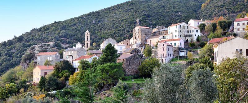 Panorama du village de Tox, dans le département de la Corse.
