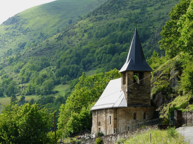 L'église Saint-Julien vue depuis le sud-est, Trébons-de-Luchon, Haute-Garonne, France.