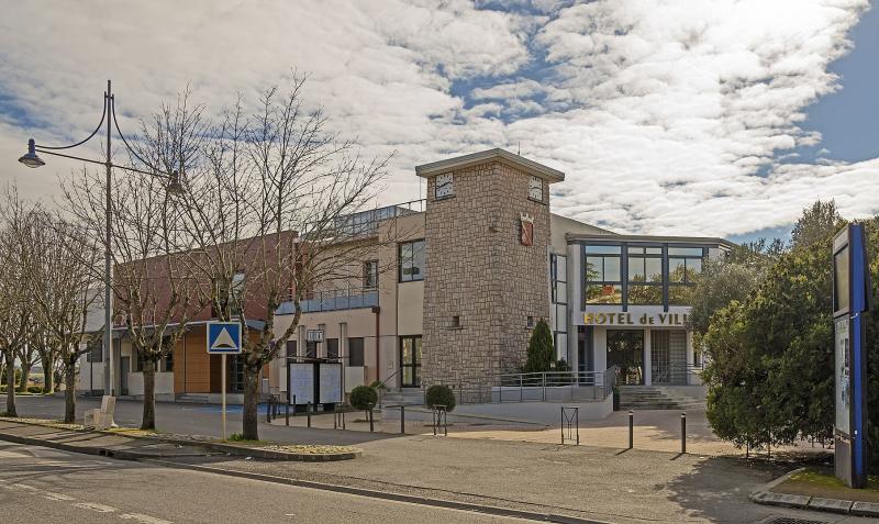 L’hôtel de ville.
