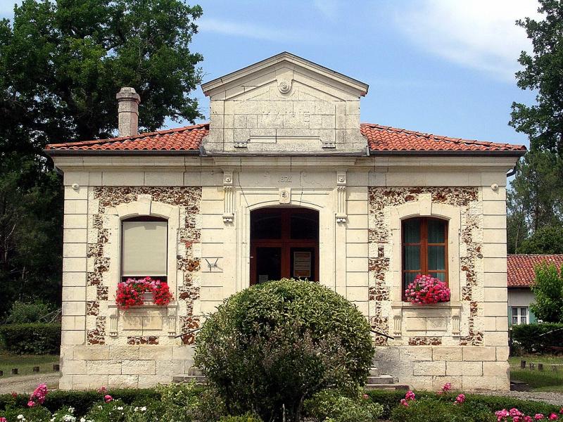 Mairie de la commune d'Uza, dans le département des Landes.