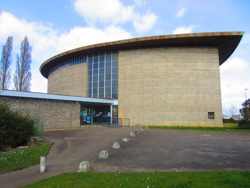 Photo de l'église Saint-François-d'Assise, en région Grand-Est.