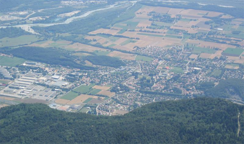  Vue de la commune depuis le pic Saint-Michel.