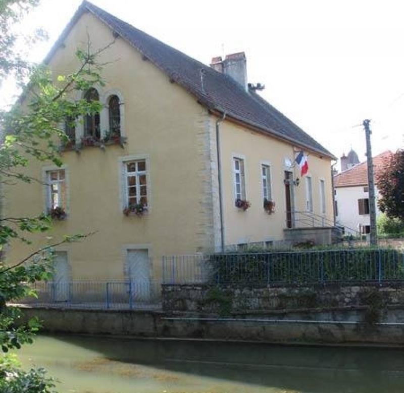 La mairie de Vauconcourt-Nervezain, dans le département de la Haute-Saône.