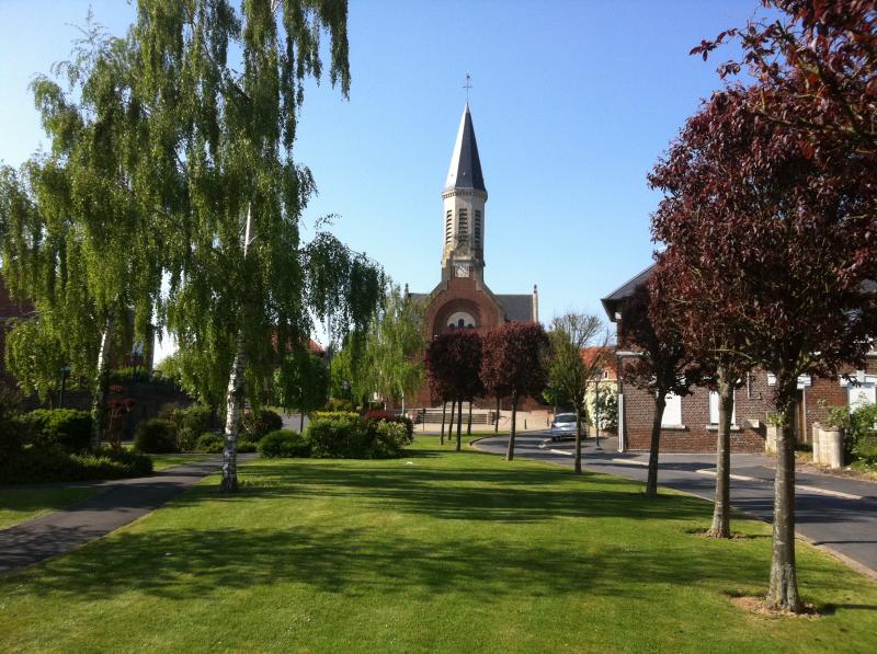 Église paroissiale Saint-Médard à Vaux-Andigny, dans le département de l'Aisne.