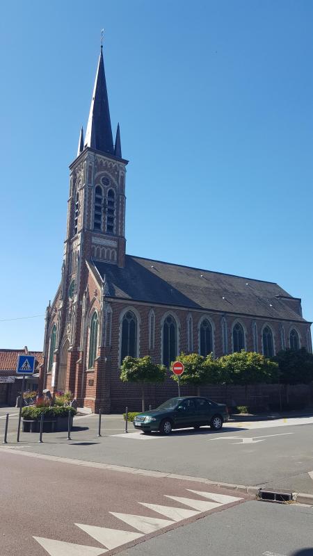 Photo de l'église Saint-Eubert de Vendeville, en région Hauts-de-France.