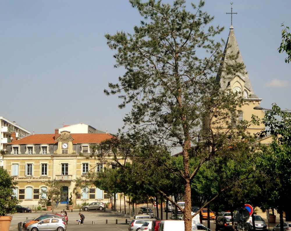 Place Léon Sublet dans la ville de Vénissieux, en France.