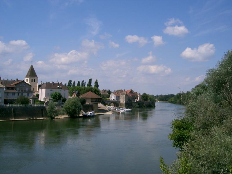 Vue générale de Verdun-sur-le-Doubs, dans le département de Saône-et-Loire.