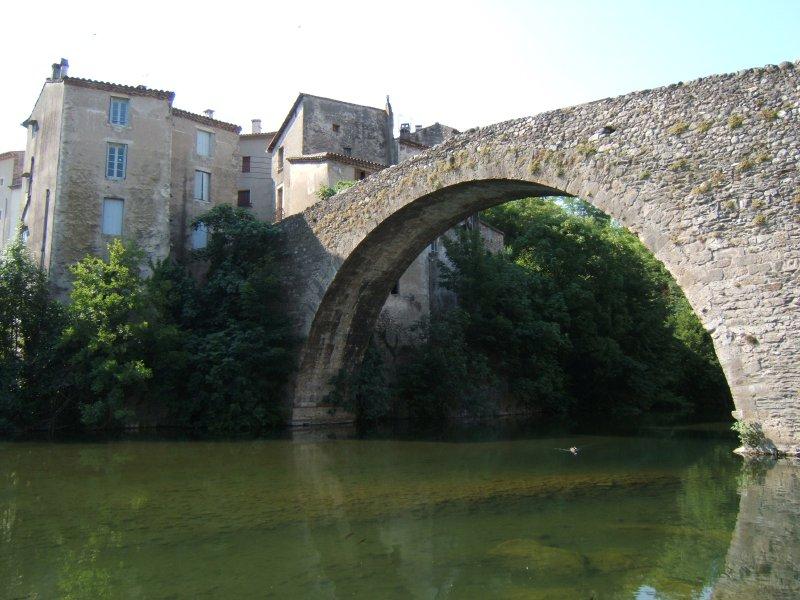Le vieux pont (XII° s).