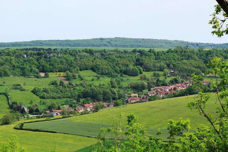 Villeferry vu de l'éperon barré d'Arnay-sous-Vitteaux.