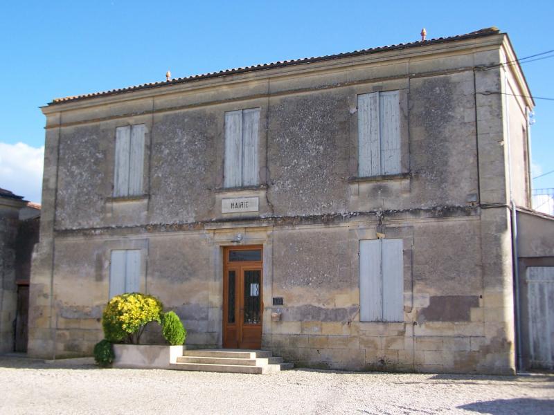  La mairie (août 2014) de Villenave-de-Rions, dans le département de la Gironde.