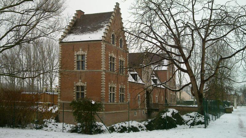 Le château de Flers dans la neige l'hiver, à Villeneuve d'Ascq.