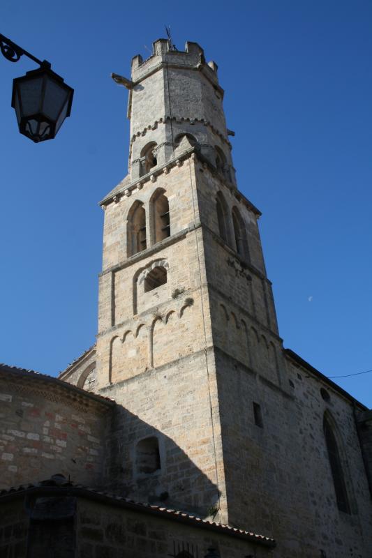 Photo du clocher de Saint-Etienne, en région Occitanie. 