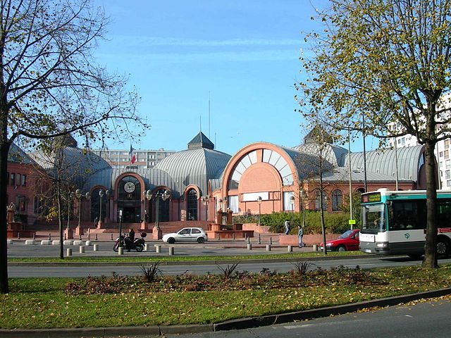 Vitry-sur-Seine (Val-de-Marne, France) : L'hôtel-de-Ville (construit en 1986).