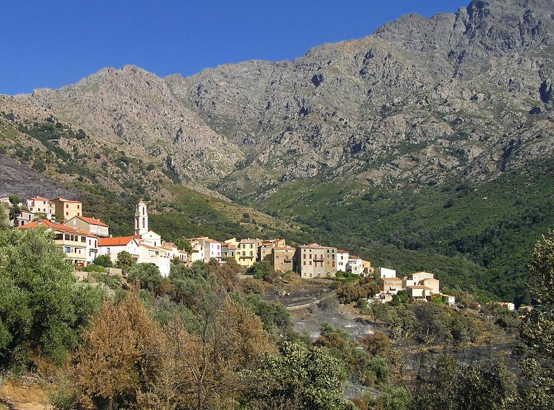 Le village de Zilia au 03-07-2005, deux jours après l'incendie qui avait démarré à Calenzana.